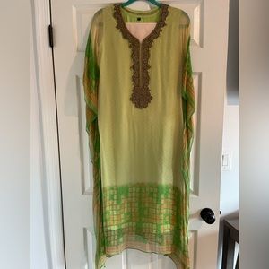 Indian kurti and salwar pants size 40 check pics for how it fits